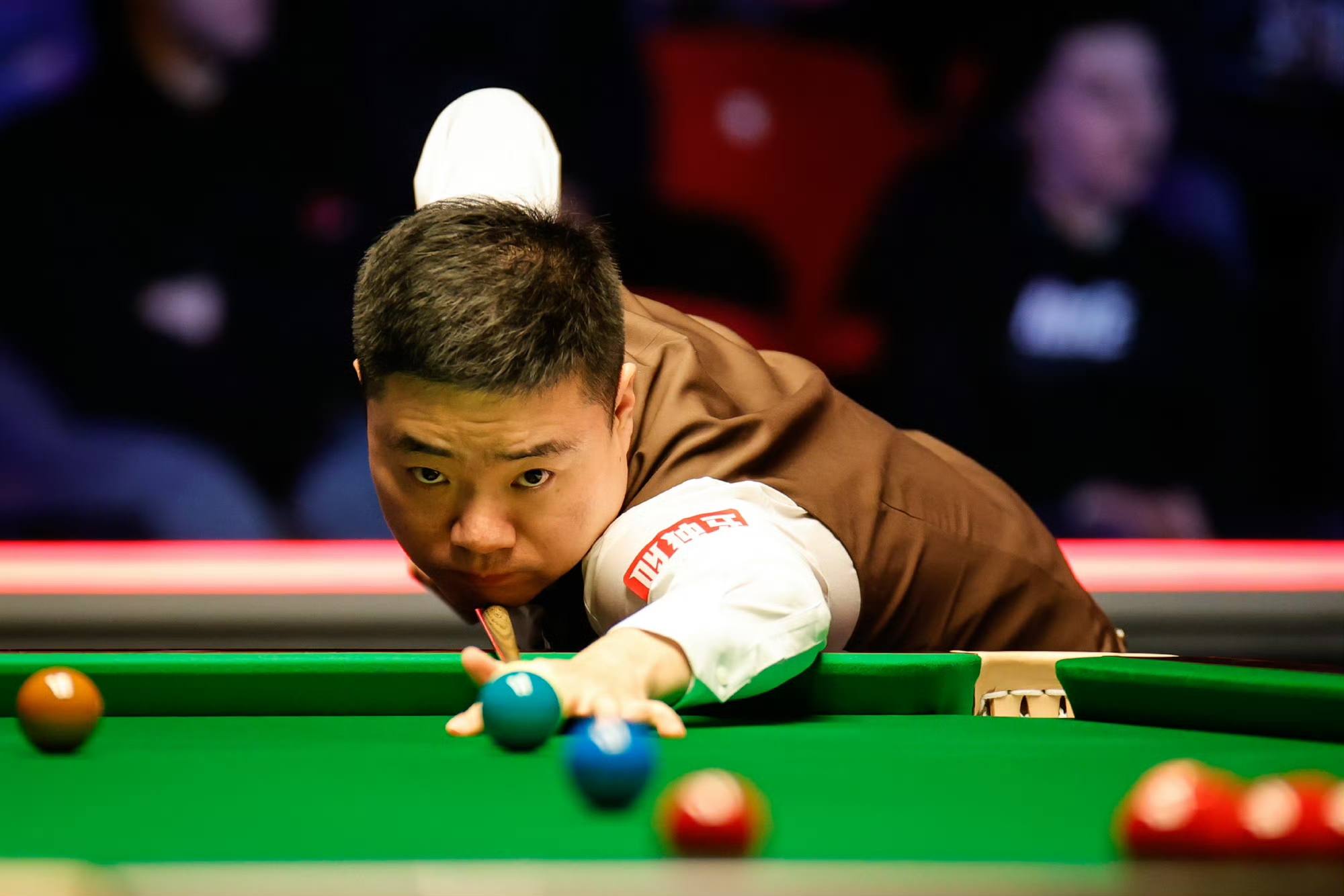 动与队友配 动与队友配